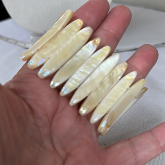 Mother of Pearl stretch bracelet - Picture 9 of 10